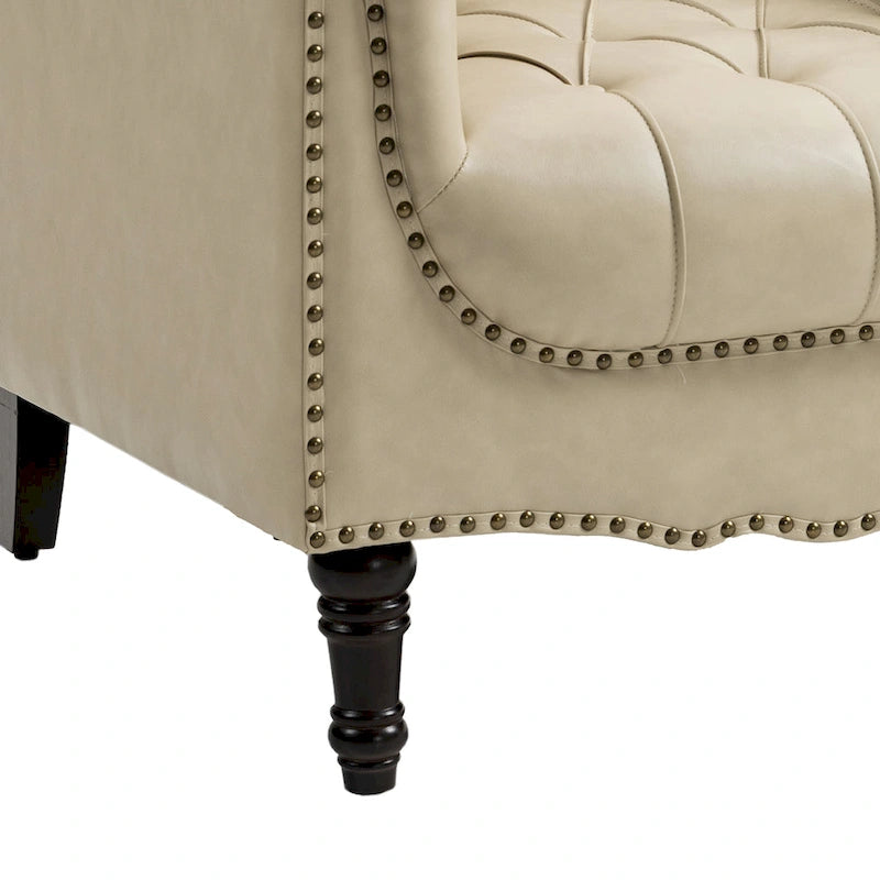 Sessel aus PU-Leder mit Knopfheftung und Nagelbesatz
